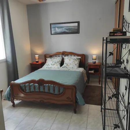 Les 2 Chenes Bed & Breakfast 3*